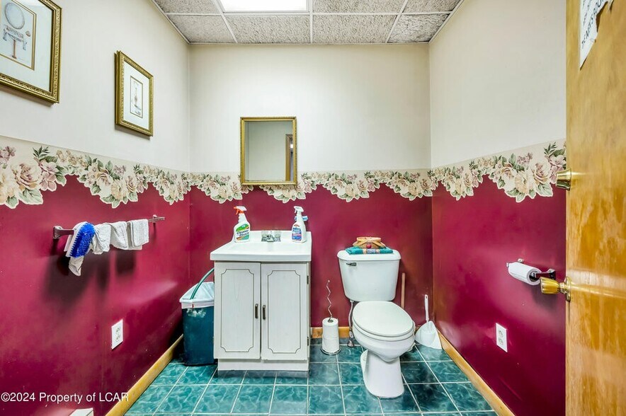 More Photos Of 1001 W Centre St, Mahanoy City Warehouse For Sale