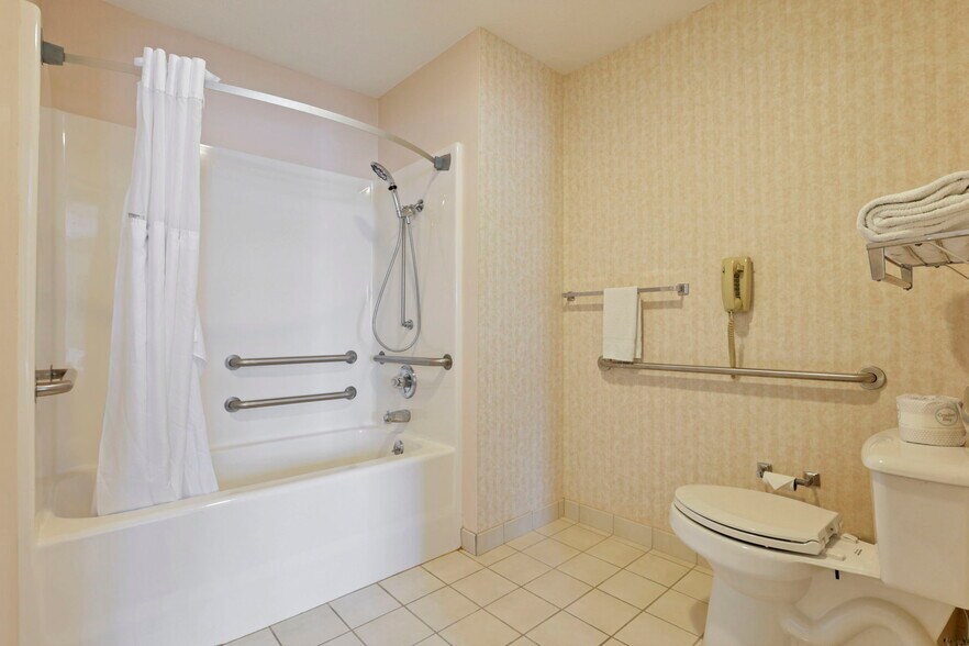More Photos Of 509 S Wooster Ave, Strasburg Hotel For Sale