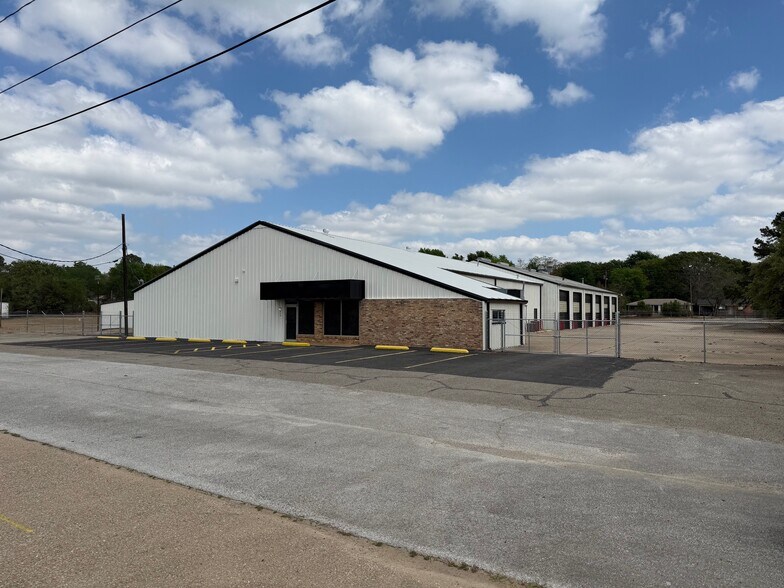 More Photos Of 914 S Southwest Loop 323, Tyler Industrial For Sale