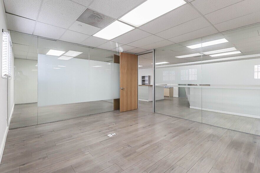 More Photos Of 7428 Bellaire Ave, North Hollywood Warehouse For Lease