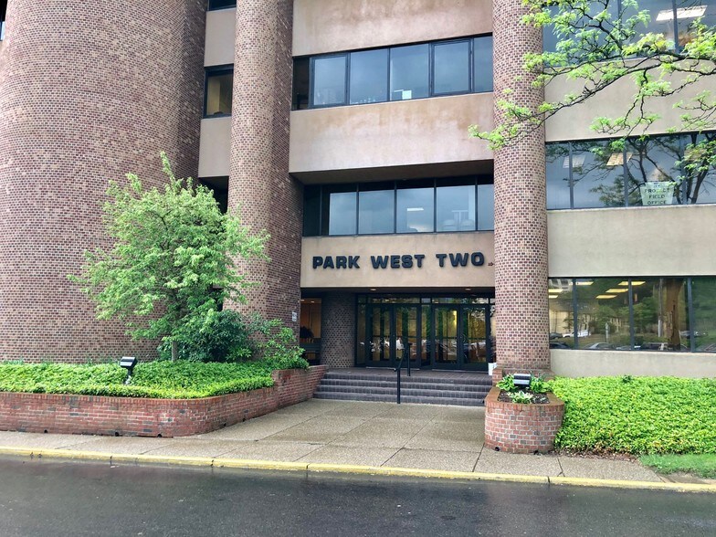 More Photos Of 2000 Cliff Mine Rd, Pittsburgh Office For Lease