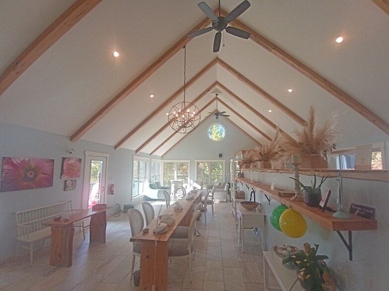 More Photos Of 1998-2006 Phelan Rd W, Ottawa Hotel For Lease