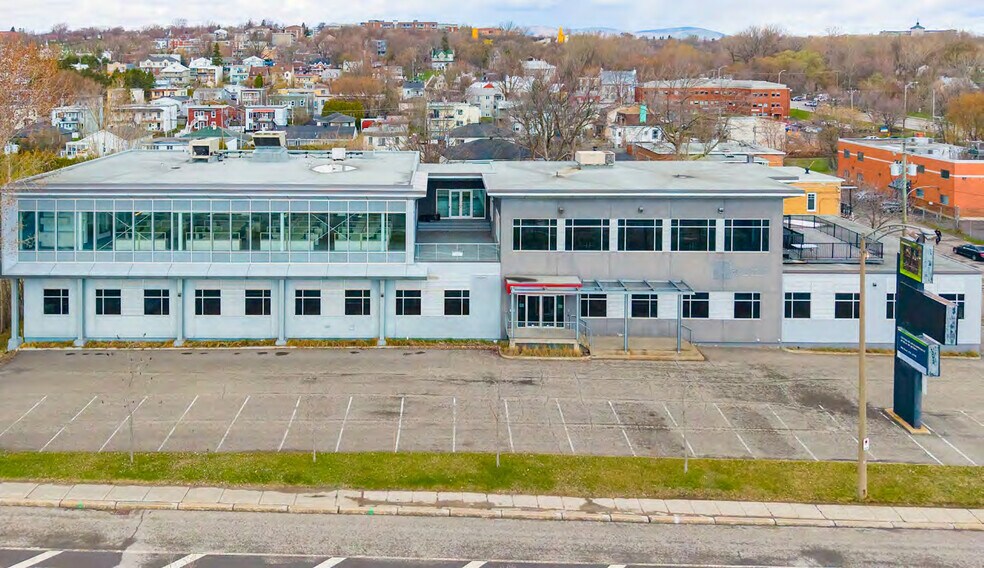 More Photos Of 3365-3367 Sainte-Anne Boul, Québec Office For Sale