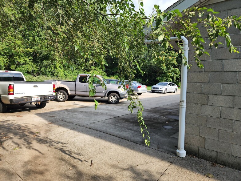 More Photos Of 2575 S High St, Columbus Auto Repair For Sale