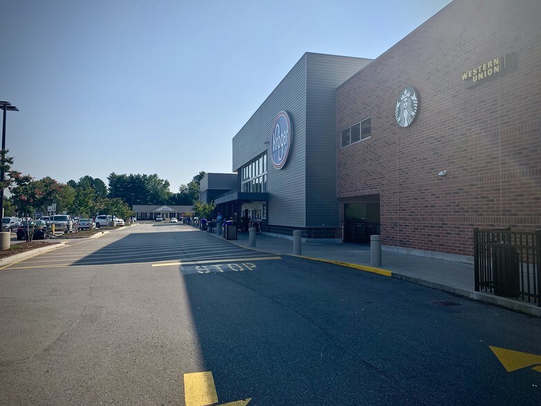 More Photos Of 237 E Main St, Hendersonville Freestanding For Lease