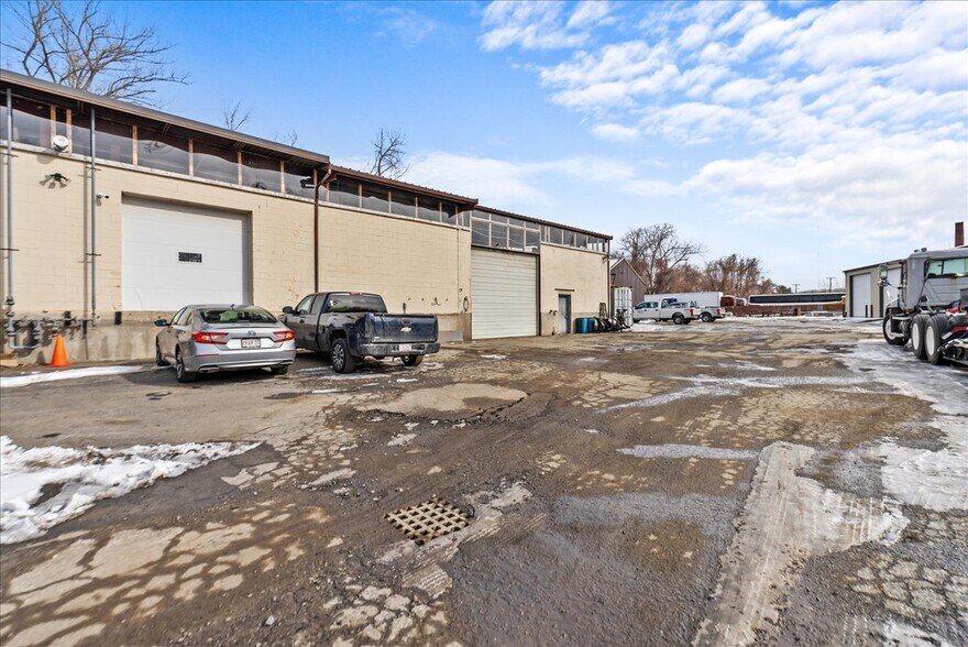 More Photos Of 175 Circuit Ave, West Springfield Warehouse For Lease