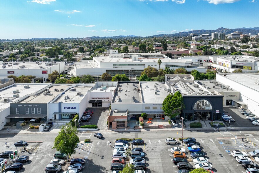 More Photos Of 396-400 S Lake Ave, Pasadena Storefront For Lease