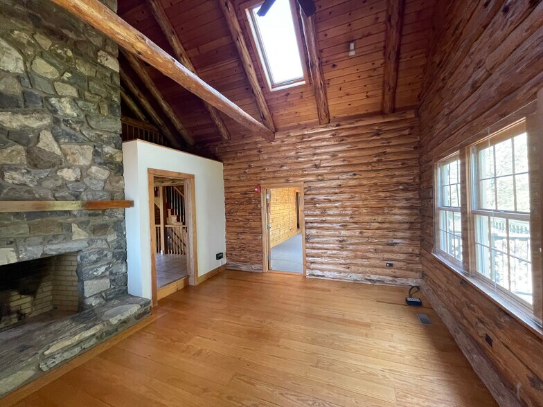 More Photos Of 1136 State Route 31, Lebanon General Retail For Sale