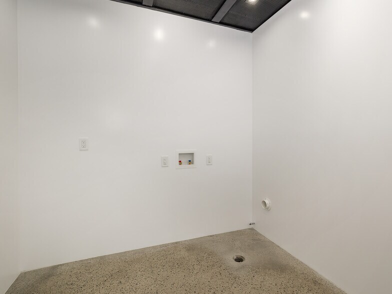 More Photos Of 131 Eucalyptus Dr, El Segundo Office For Lease