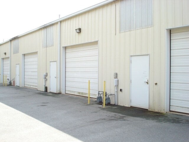 More Photos Of 3653-3673 Alamance Rd, Burlington Flex For Lease