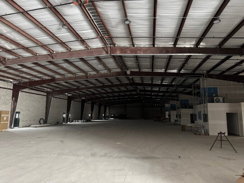 More Photos Of 11926 Rail Dr, San Antonio Unknown For Lease