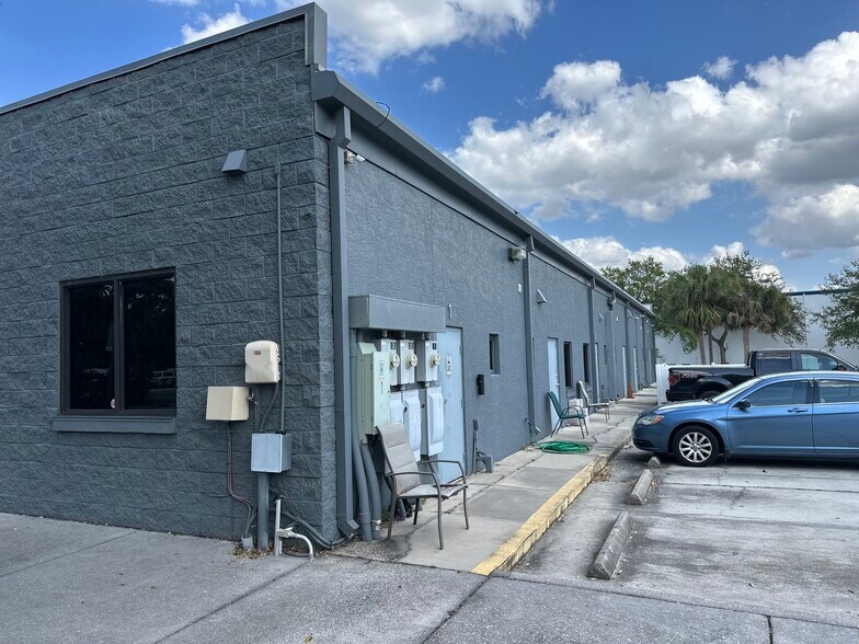 More Photos Of 733-737 Commerce Dr, Venice Unknown For Lease