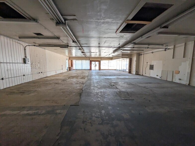 More Photos Of 3101 E Anaheim St, Long Beach Storefront For Sale