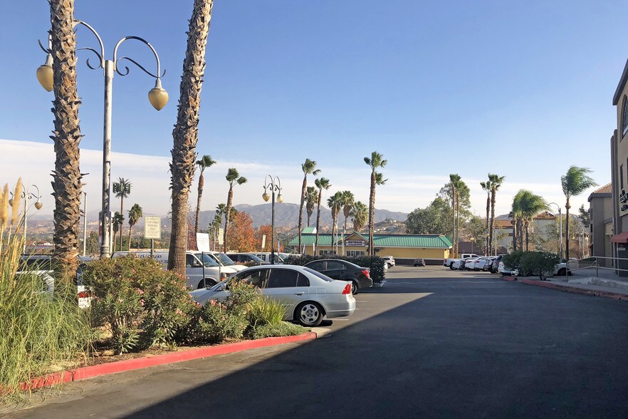More Photos Of 25261-25269 The Old Rd, Santa Clarita Unknown For Lease