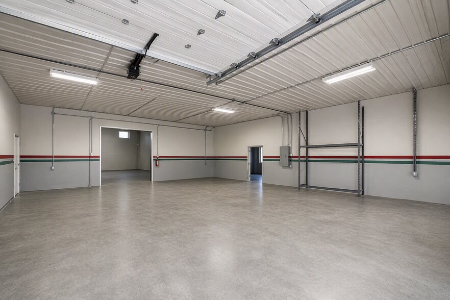 More Photos Of 616A-622 S Main St, Hebron Warehouse For Sale