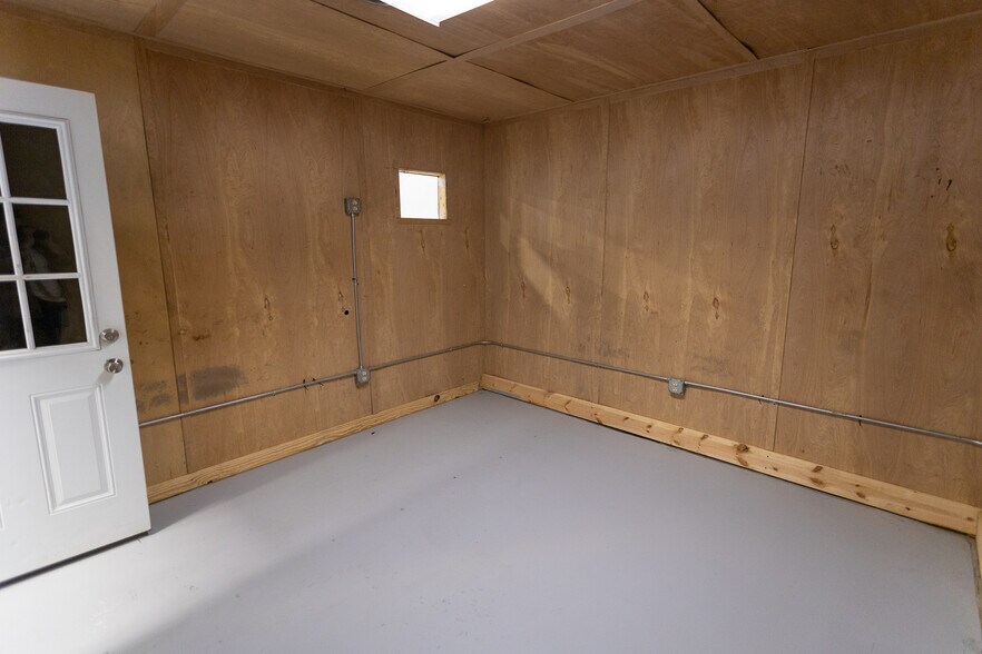 More Photos Of 1209 W Market St, Smithfield Industrial For Sale