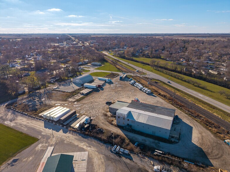 More Photos Of 406 N Union St, Dwight Truck Terminal For Lease