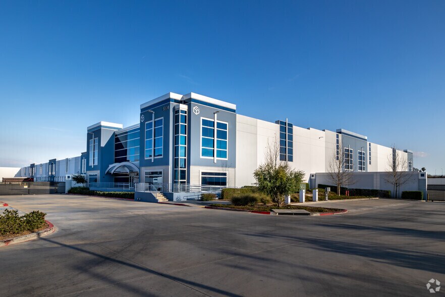 More Photos Of 4150-4160 Patterson Ave, Perris Distribution For Lease
