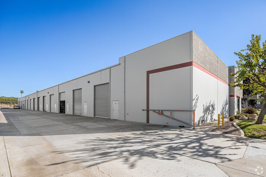More Photos Of 9920 Prospect Ave, Santee Warehouse For Lease