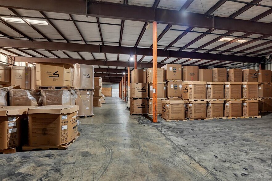 More Photos Of 15 E Elm St, Broadalbin Warehouse For Lease