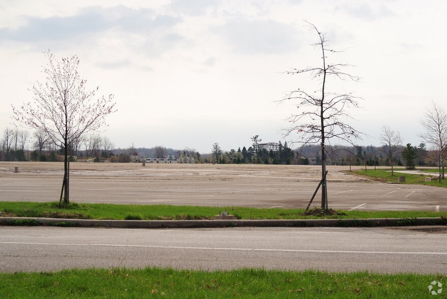 More Photos Of 16 N Aurora Rd, Aurora Freestanding For Lease