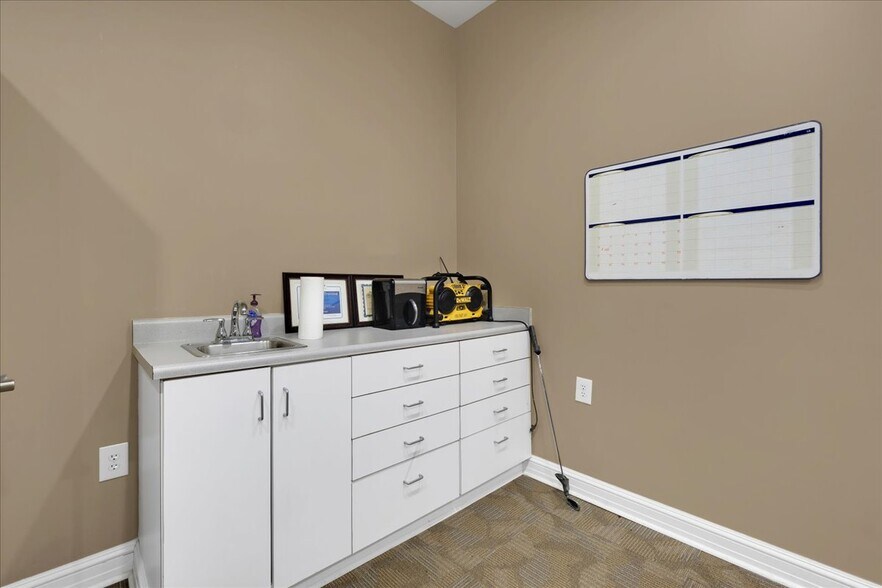 More Photos Of 1518 Petunia Ave, Louisville Warehouse For Sale