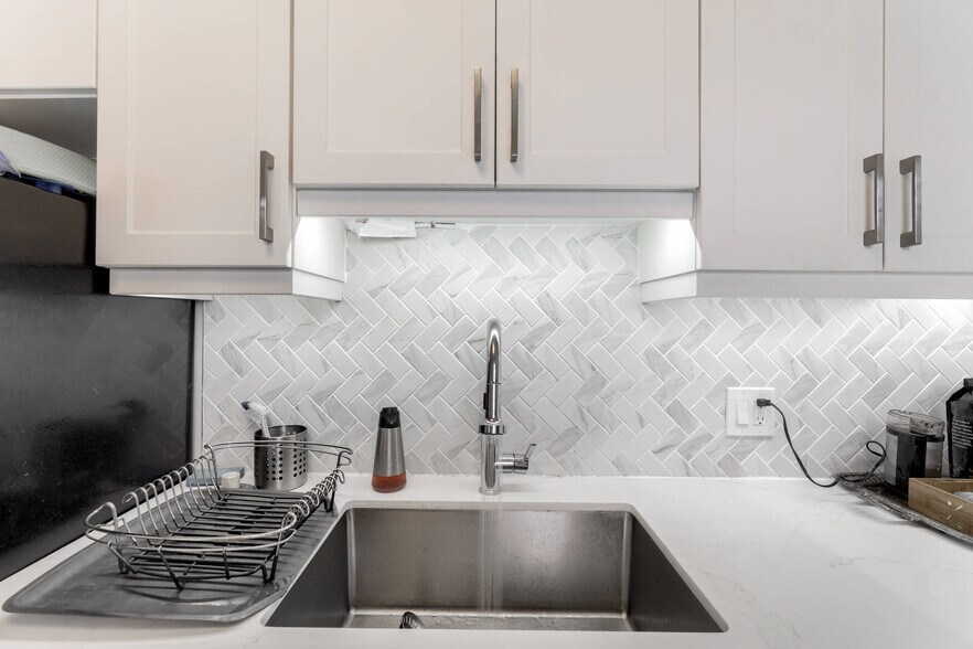 More Photos Of 4 Oriole Gdns, Toronto Apartments For Sale