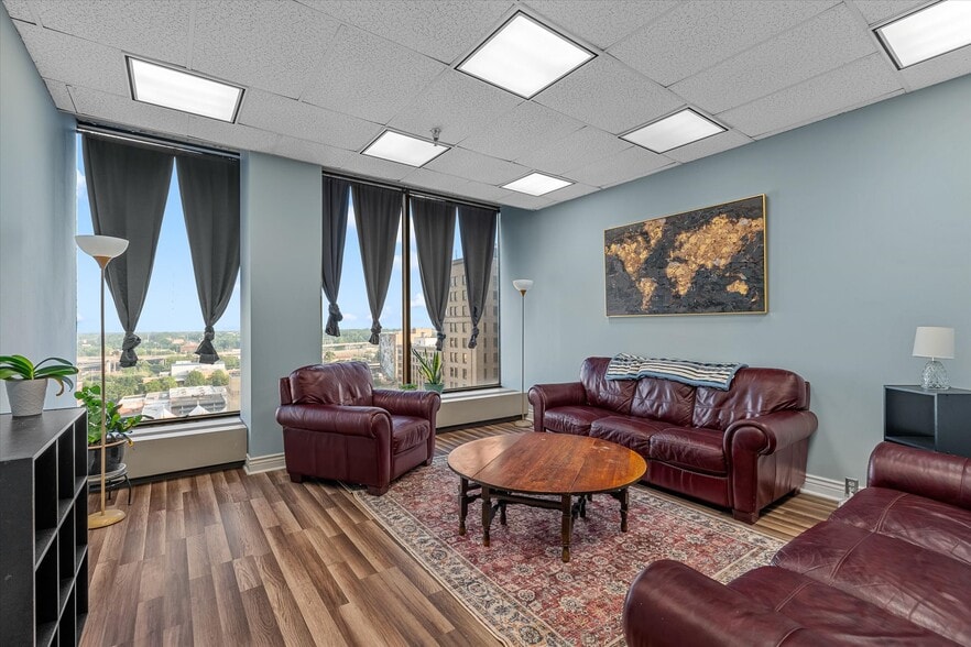 More Photos Of 400 Texas St, Shreveport Office For Sale