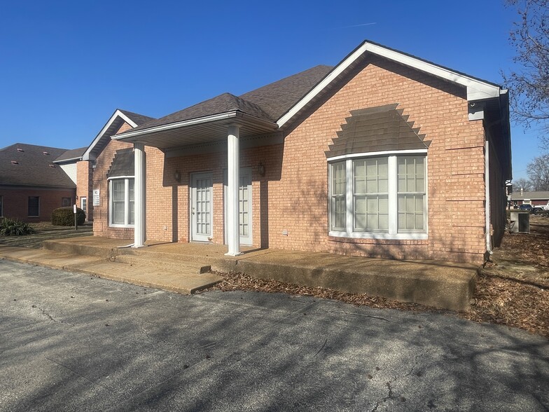 Primary Photo Of 2122 Pontoon Rd, Granite City Office For Sale