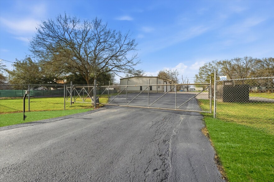 Primary Photo Of 14102 Pine Meadow Ln, Tomball Warehouse For Sale
