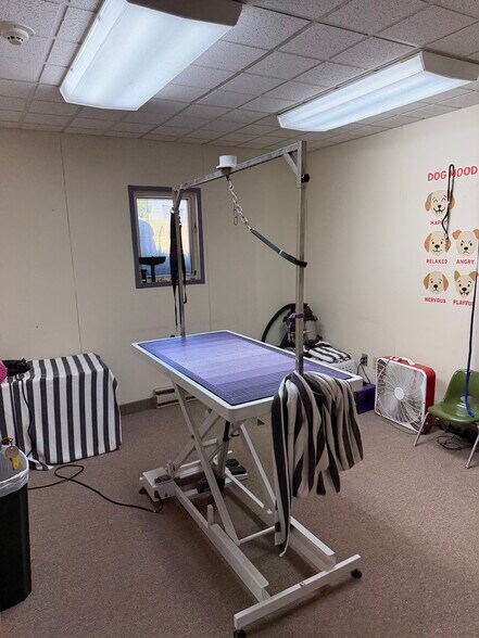 More Photos Of 104 Woodward Hill Rd, Edwardsville Office For Sale