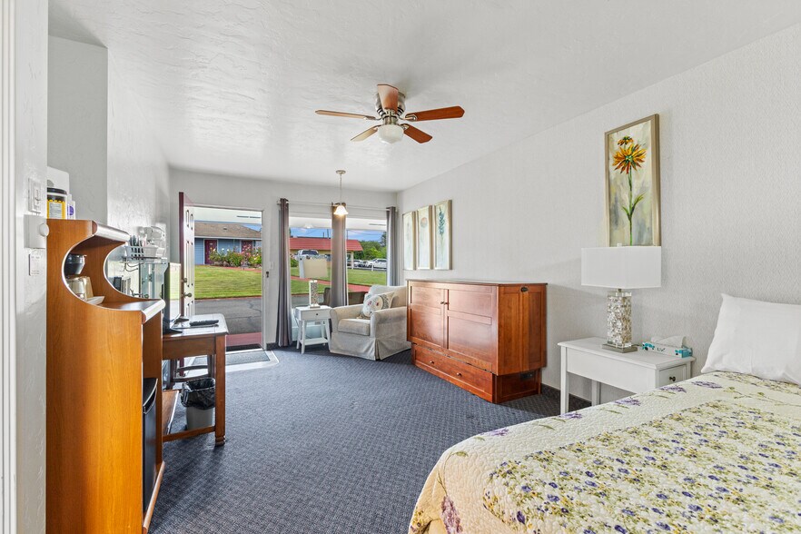 More Photos Of 787 N Central Blvd, Coquille Hotel For Sale