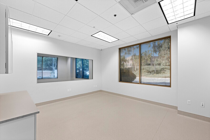 More Photos Of 2036 Corte Del Nogal, Carlsbad Office For Sale