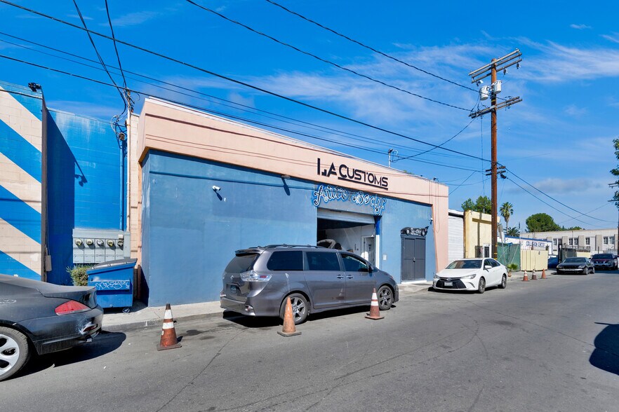 More Photos Of 14637 Aetna St, Van Nuys Warehouse For Sale