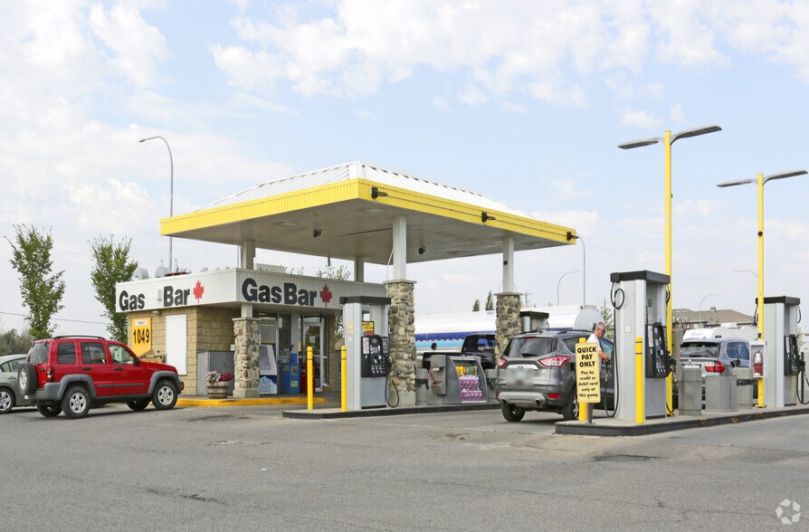 More Photos Of 1103 18th St SE, High River Supermarket For Lease