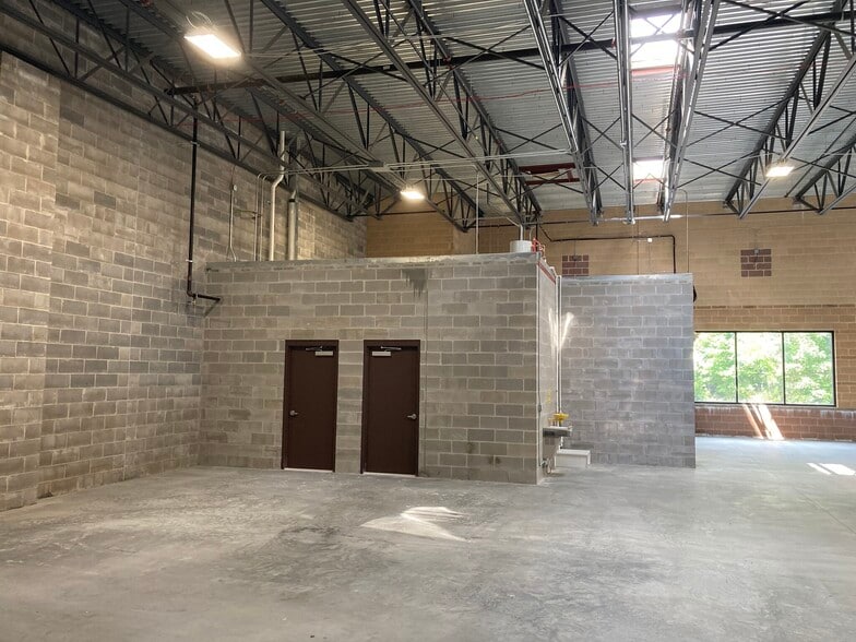 More Photos Of 78 Horseblock Rd, Yaphank Warehouse For Sale