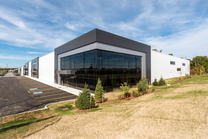 More Photos Of 155 Dennis Rd, St Thomas Distribution For Lease