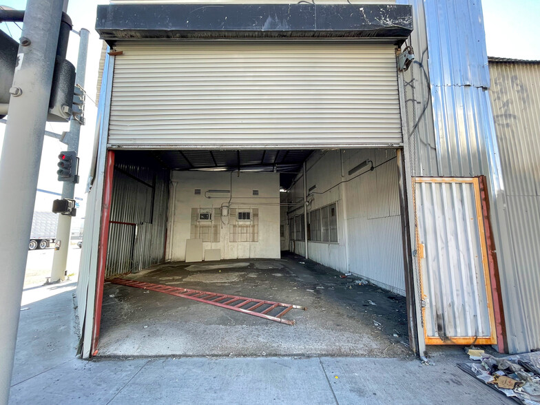 Primary Photo Of 5505 S Alameda St, Los Angeles Manufacturing For Lease