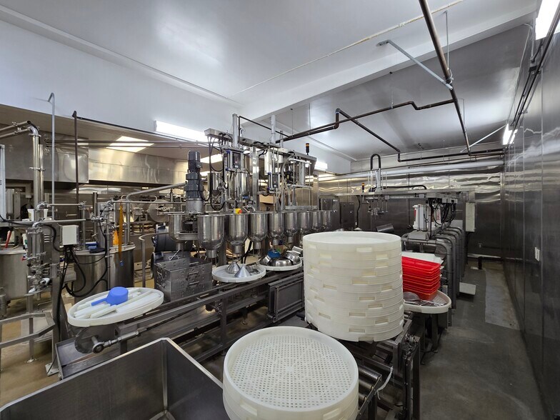 More Photos Of 781-783 W Front St, Covina Warehouse For Sale