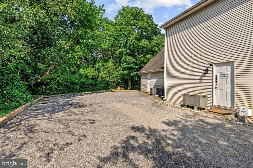 More Photos Of 405 W Wayne Ave, Wayne Office Residential For Sale