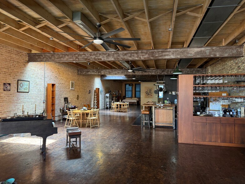 More Photos Of 1109 W Fulton Market, Chicago Flex For Sale