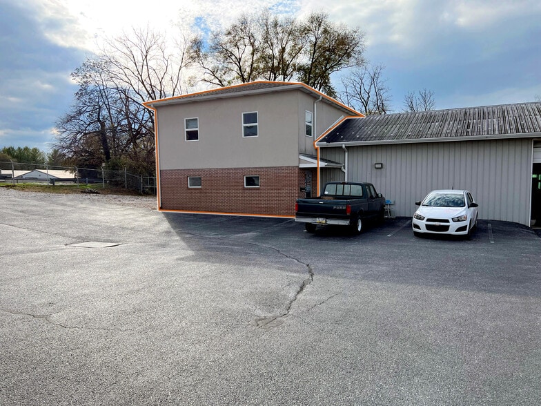 Primary Photo Of 1880 W Mason Ave, York Light Manufacturing For Lease