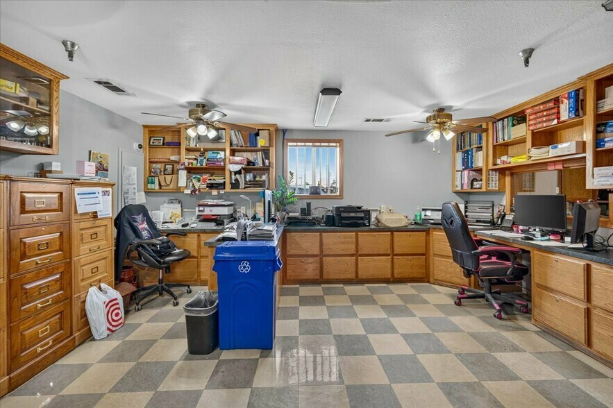 More Photos Of 149 Ashland ave, Lindsay Industrial For Sale