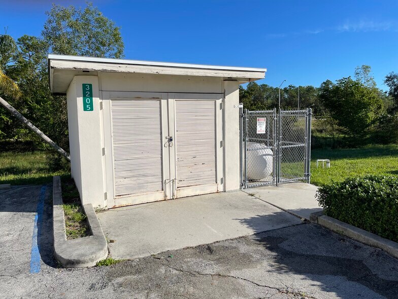 More Photos Of 3205 Beck Blvd, Naples Office For Sale