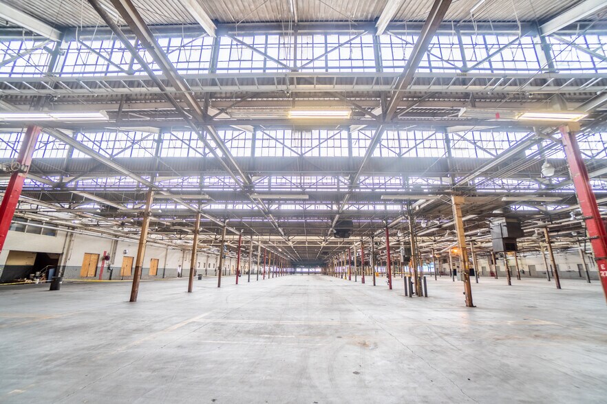 More Photos Of 922 E Meighan Blvd, Gadsden Manufacturing For Sale