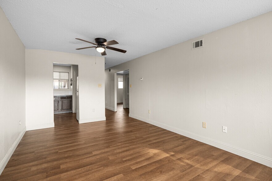 More Photos Of 401 N Cumberland Ave, Russellville Apartments For Sale