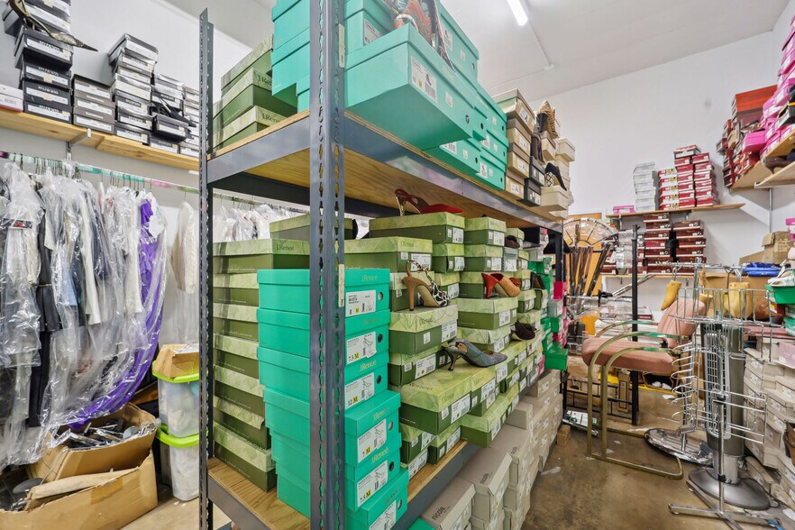 More Photos Of 5061 Allentown Rd, Suitland General Retail For Sale