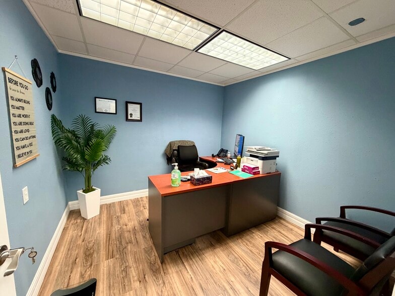 More Photos Of 6404 Manatee Ave W, Bradenton Medical For Lease