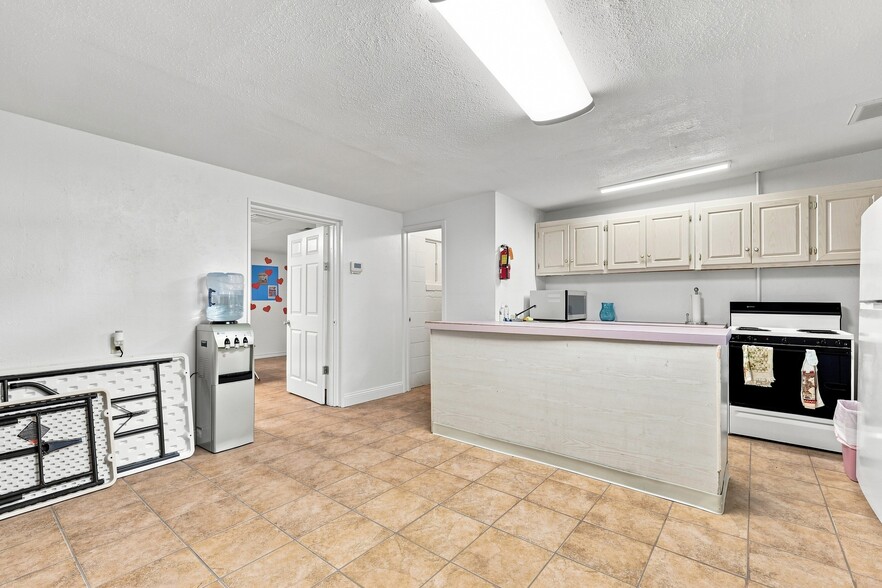 More Photos Of 3508 Shawnee Trl, Fort Worth General Retail For Sale