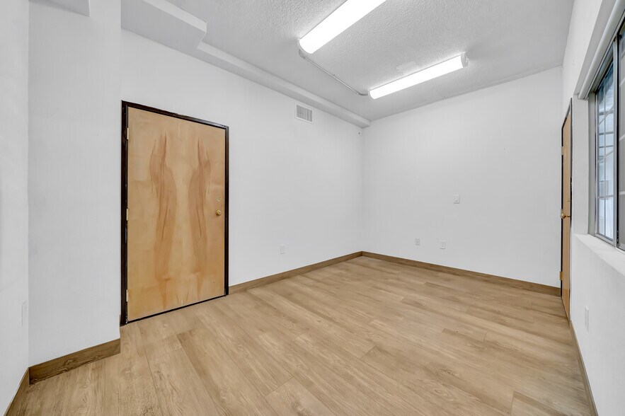 More Photos Of 1926 S Main St, Santa Ana Office For Lease